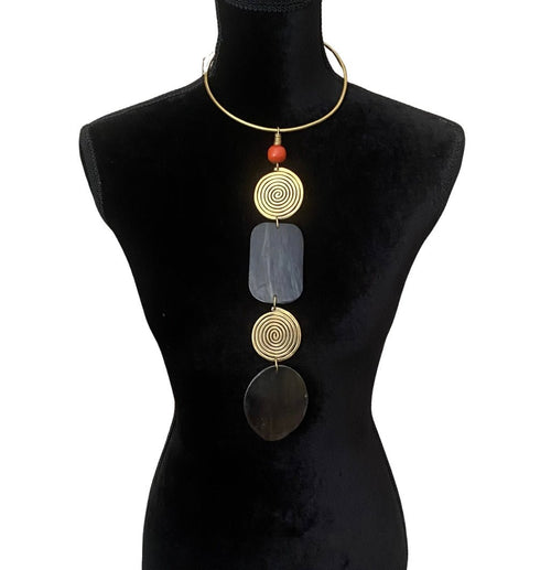 Horn Surutia with Amber Pendant