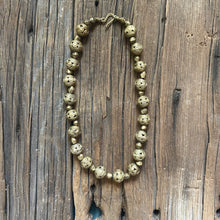 Load image into Gallery viewer, Globe Bead Necklace