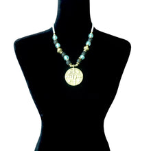 Load image into Gallery viewer, Glass Necklace with Pendant