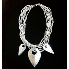 Load image into Gallery viewer, Silver Strand Leaf Necklace