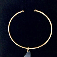 Load image into Gallery viewer, Light Horn Choker Pendant